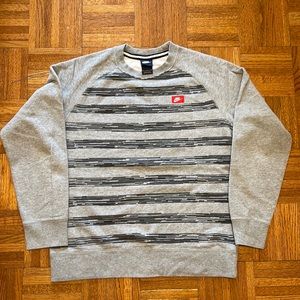 Used Nike Sweatshirt Striped Size Medium